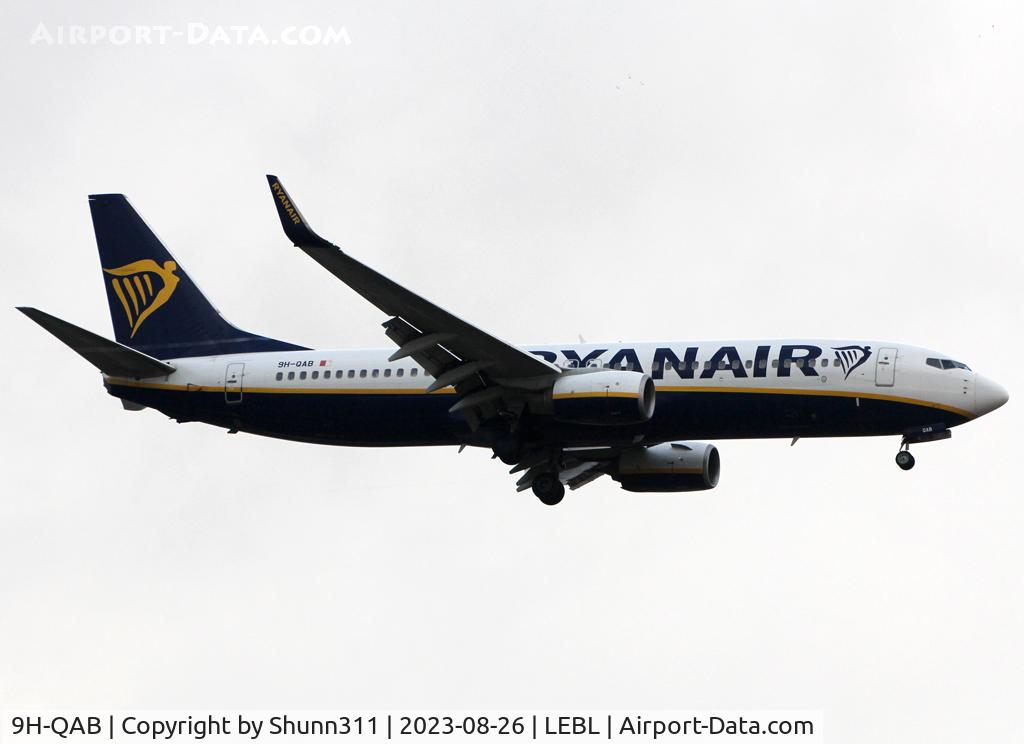 9H-QAB, 2017 Boeing 737-8AS C/N 44792, Landing rwy 06L