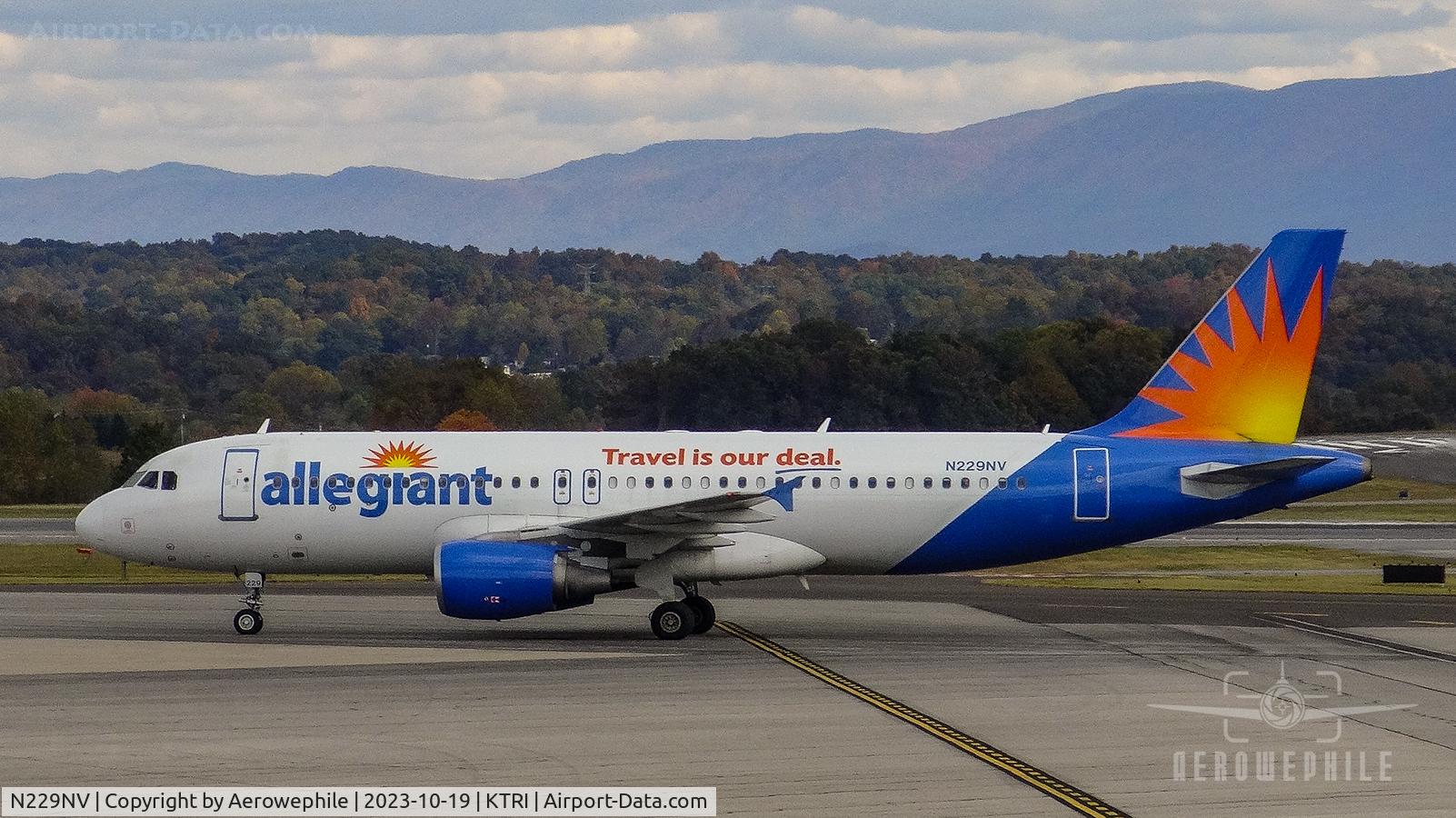 N229NV, 1997 Airbus A320-214 C/N 730, Taxing up to the terminal after landing at Tri-Cities Airport.