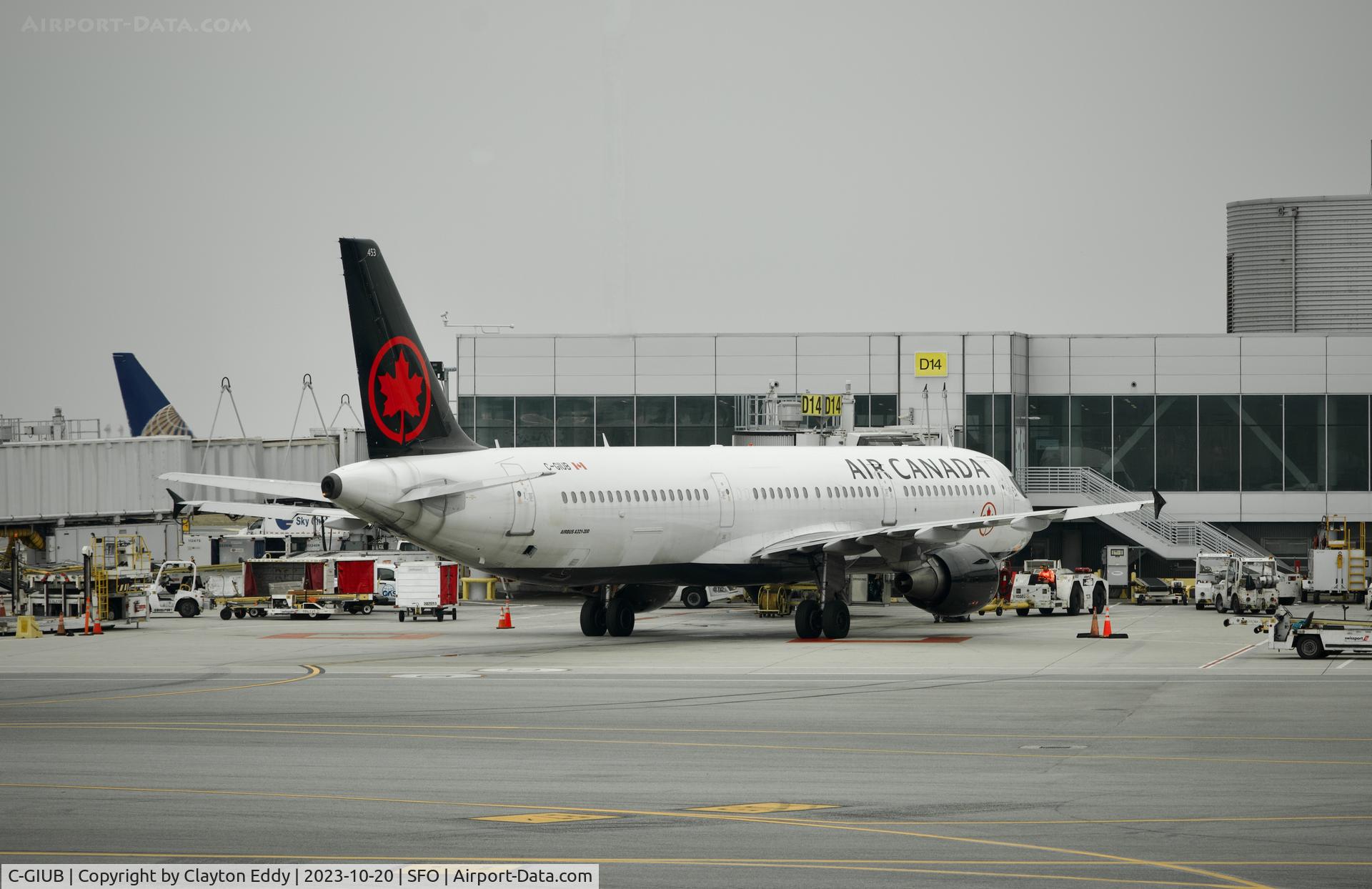 C-GIUB, 2001 Airbus A321-211 C/N 1623, SFO 2023.