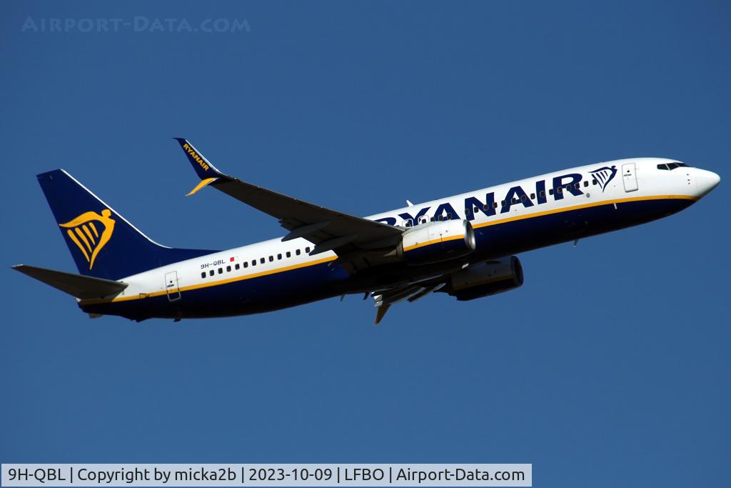 9H-QBL, 2015 Boeing 737-8AS C/N 44709, Take off