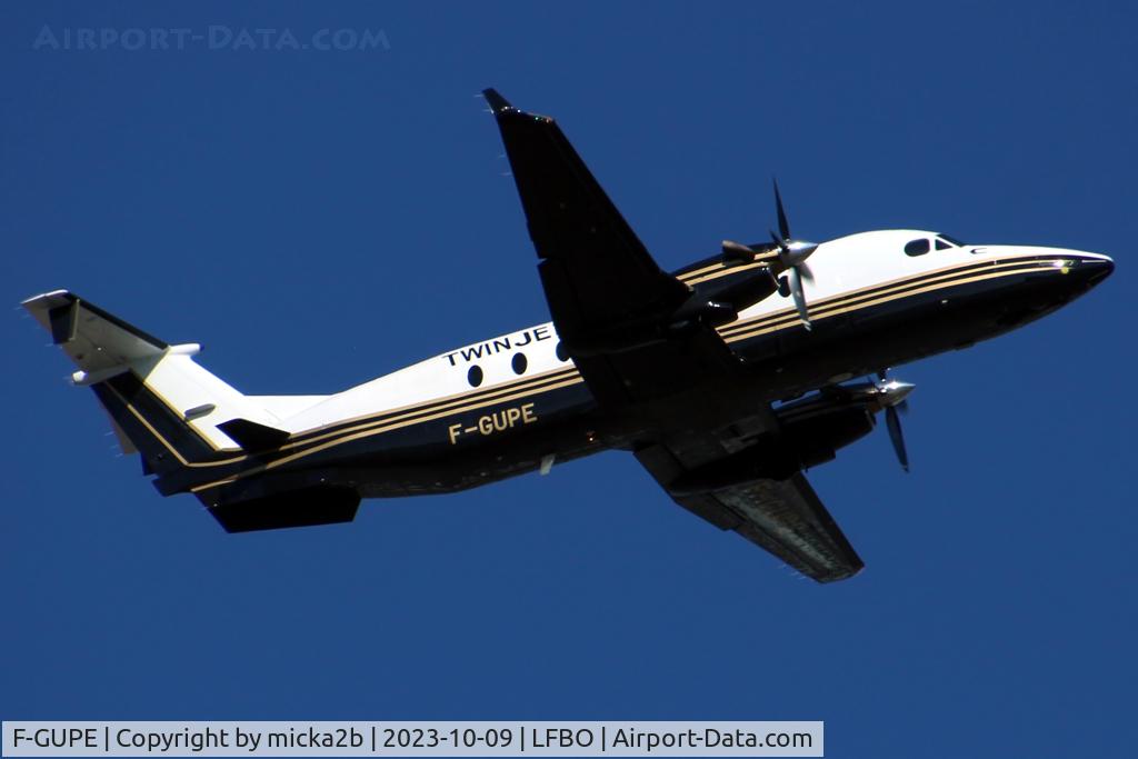 F-GUPE, 1996 Beech 1900D C/N UE-248, Take off