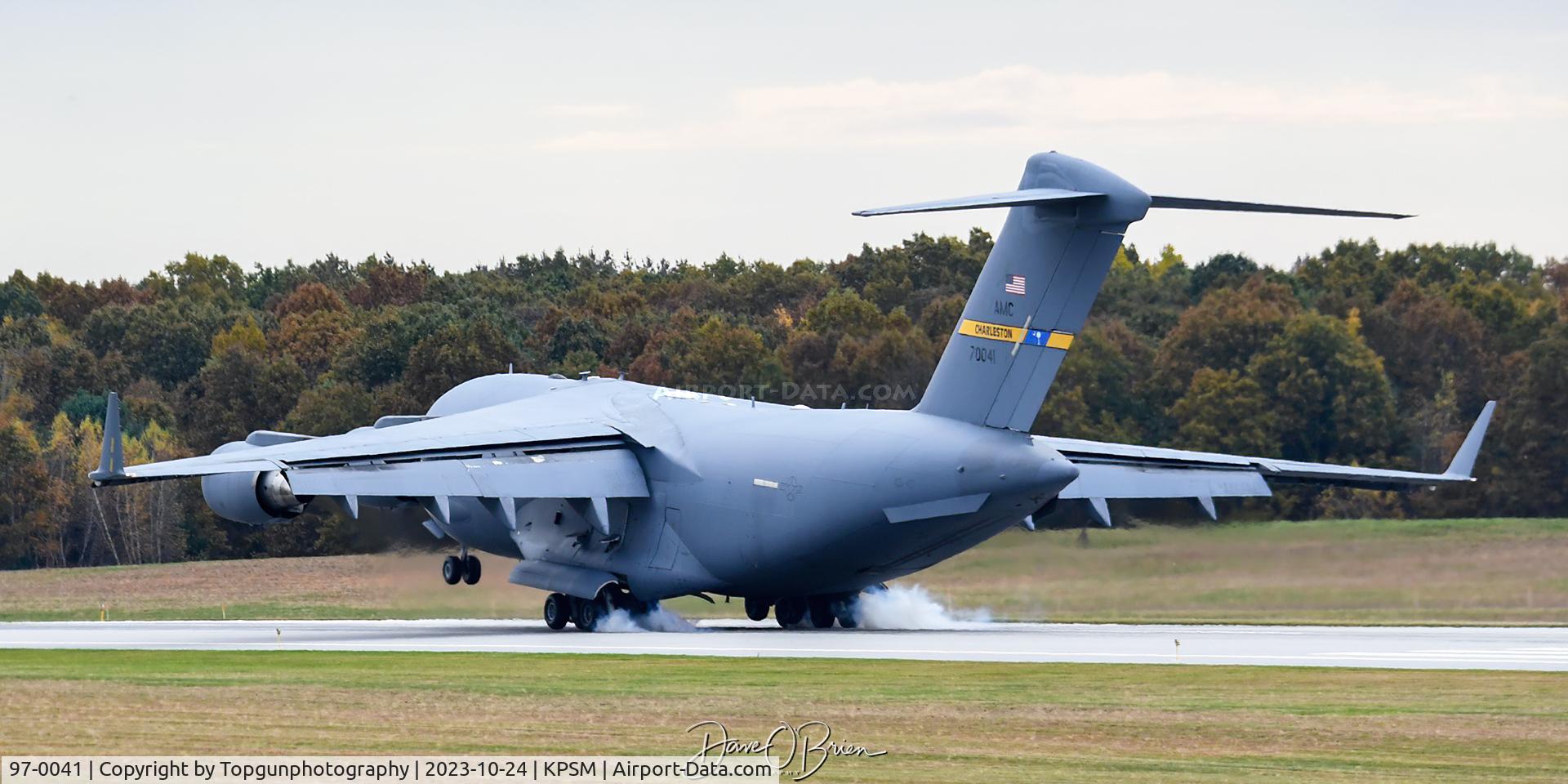 97-0041, 1997 Boeing C-17A Globemaster III C/N 50045/P-41, REACH875 touches down to get topped off with fuel