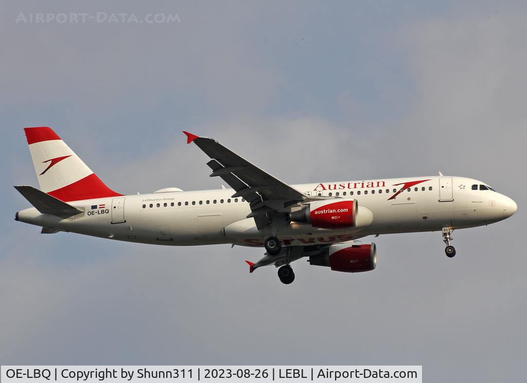 OE-LBQ, 1999 Airbus A320-214 C/N 1137, Landing rwy 06L in new c/s