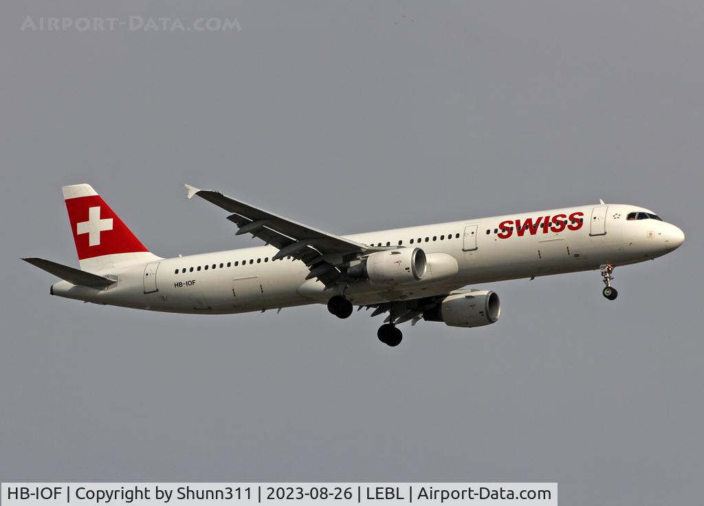 HB-IOF, 1995 Airbus A321-111 C/N 541, Landing rwy 06L with new titles...
