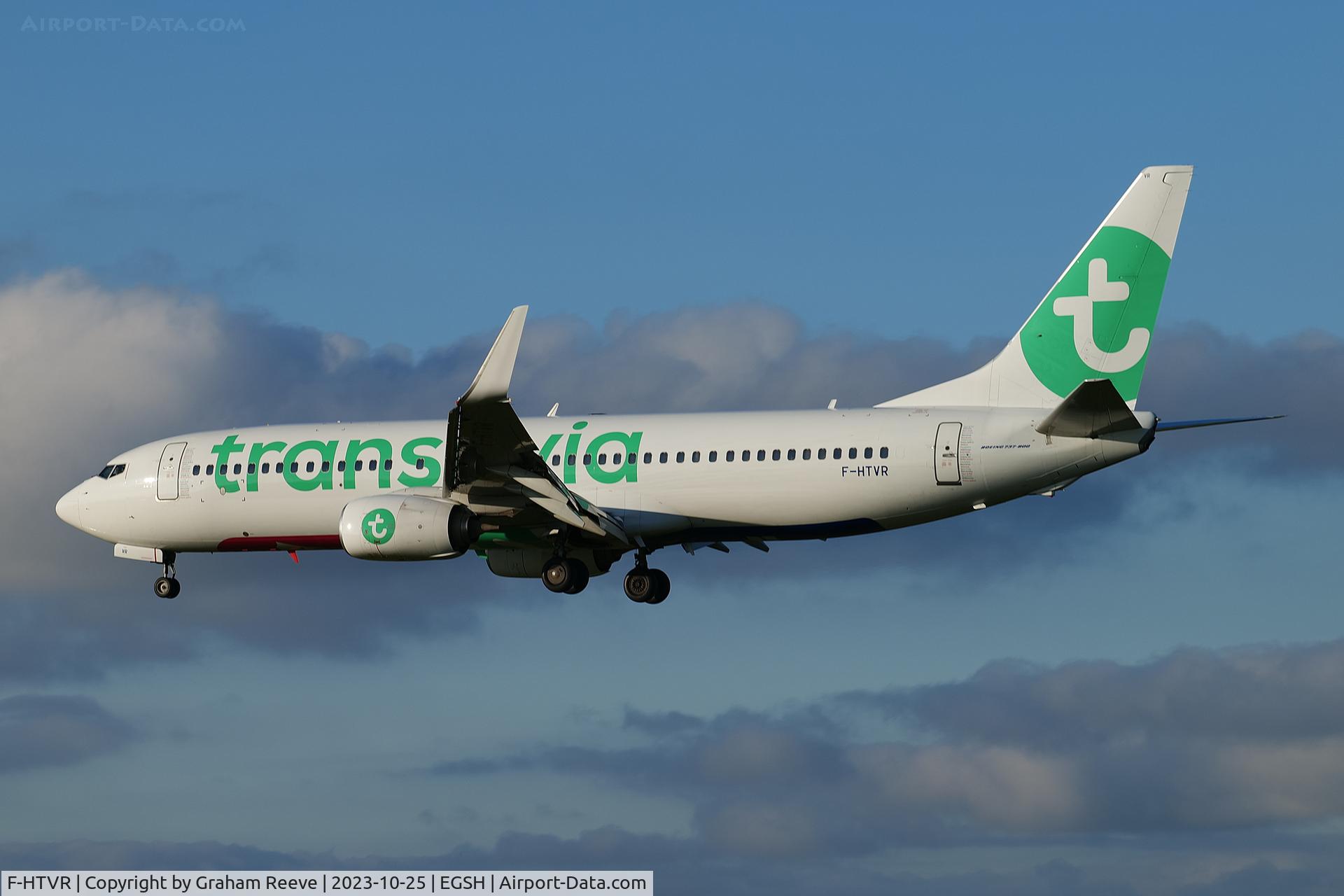 F-HTVR, 2011 Boeing 737-86J C/N 37761, Landing at Norwich.