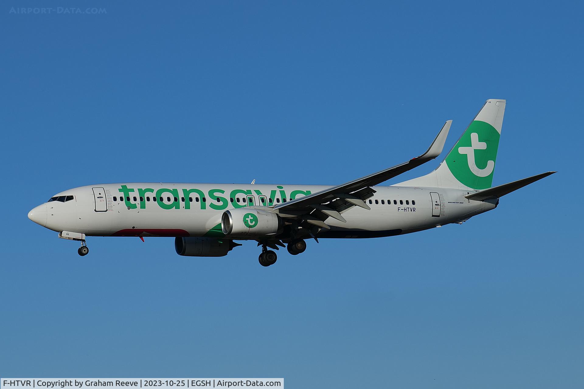 F-HTVR, 2011 Boeing 737-86J C/N 37761, Landing at Norwich.