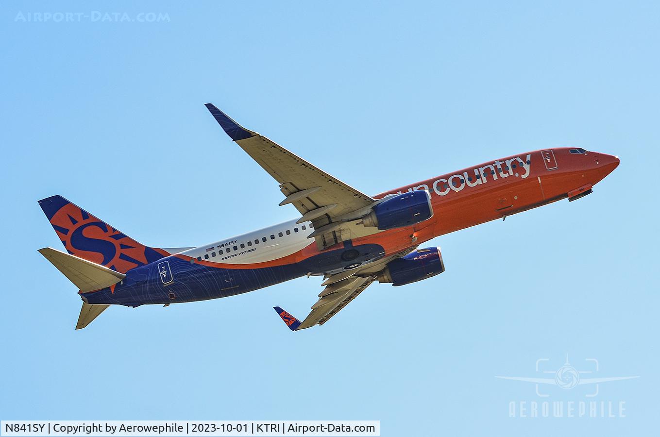 N841SY, 2010 Boeing 737-8JP C/N 40865, Taking off from Tri-Cities Airport.