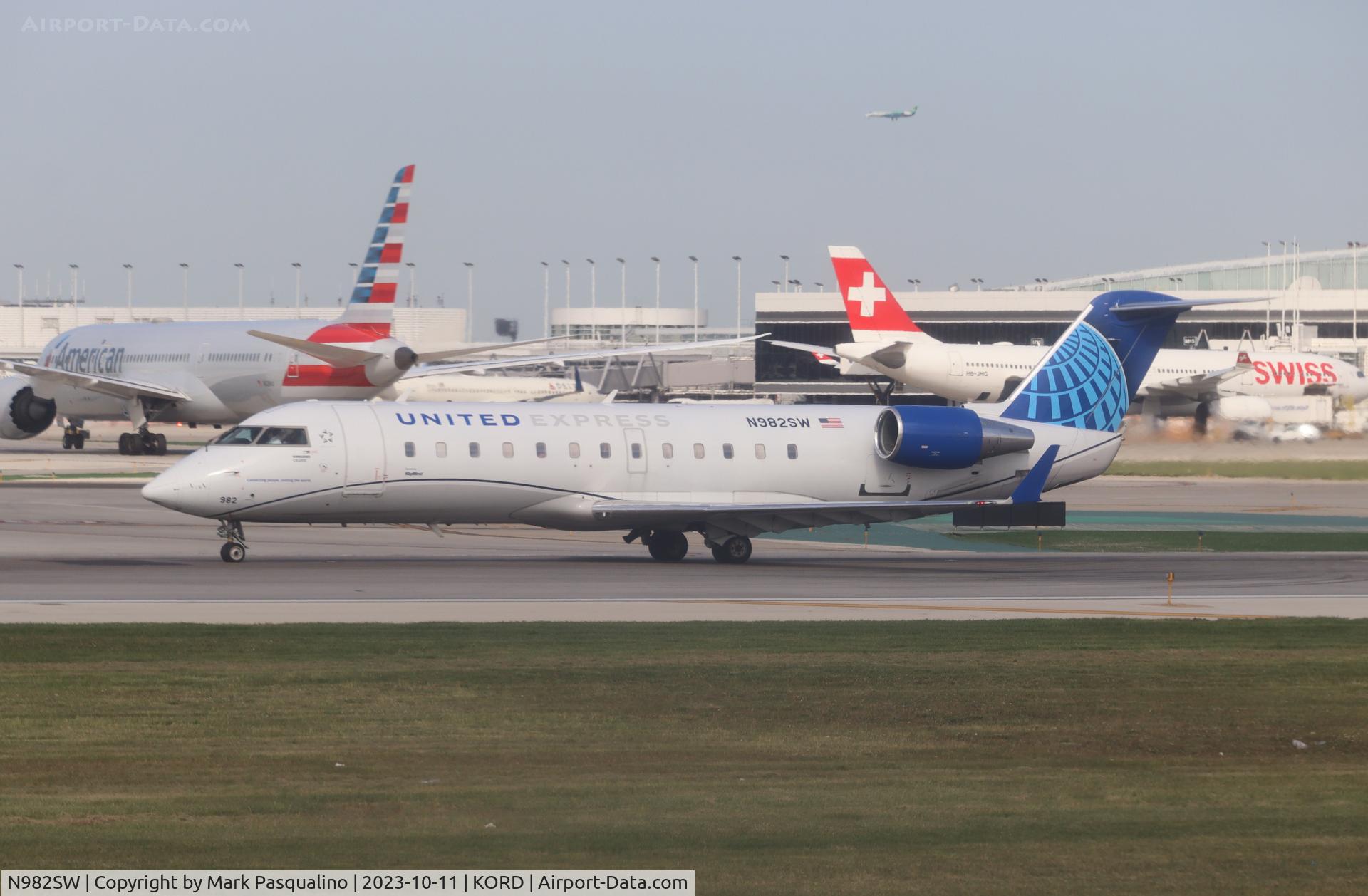 N982SW, 2004 Bombardier CRJ-200 (CL-600-2B19) C/N 7956, CL-600-2B19