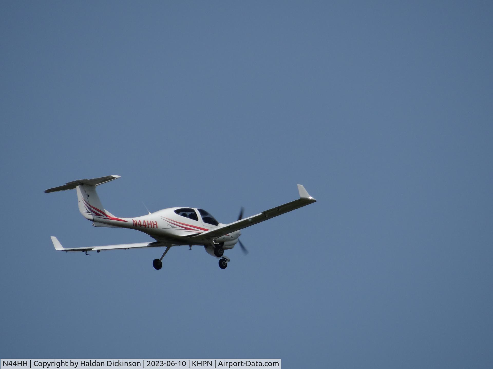 N44HH, 2017 Diamond DA-40 NG Diamond Star Diamond Star C/N 40.NC001, 2017 Diamond Aircraft Inc. DA 40 NG