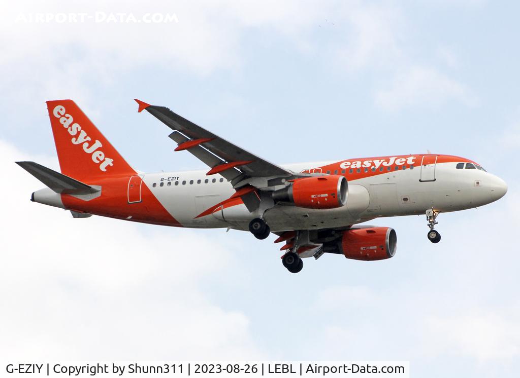 G-EZIY, 2005 Airbus A319-111 C/N 2636, Landing rwy 06L in new c/s