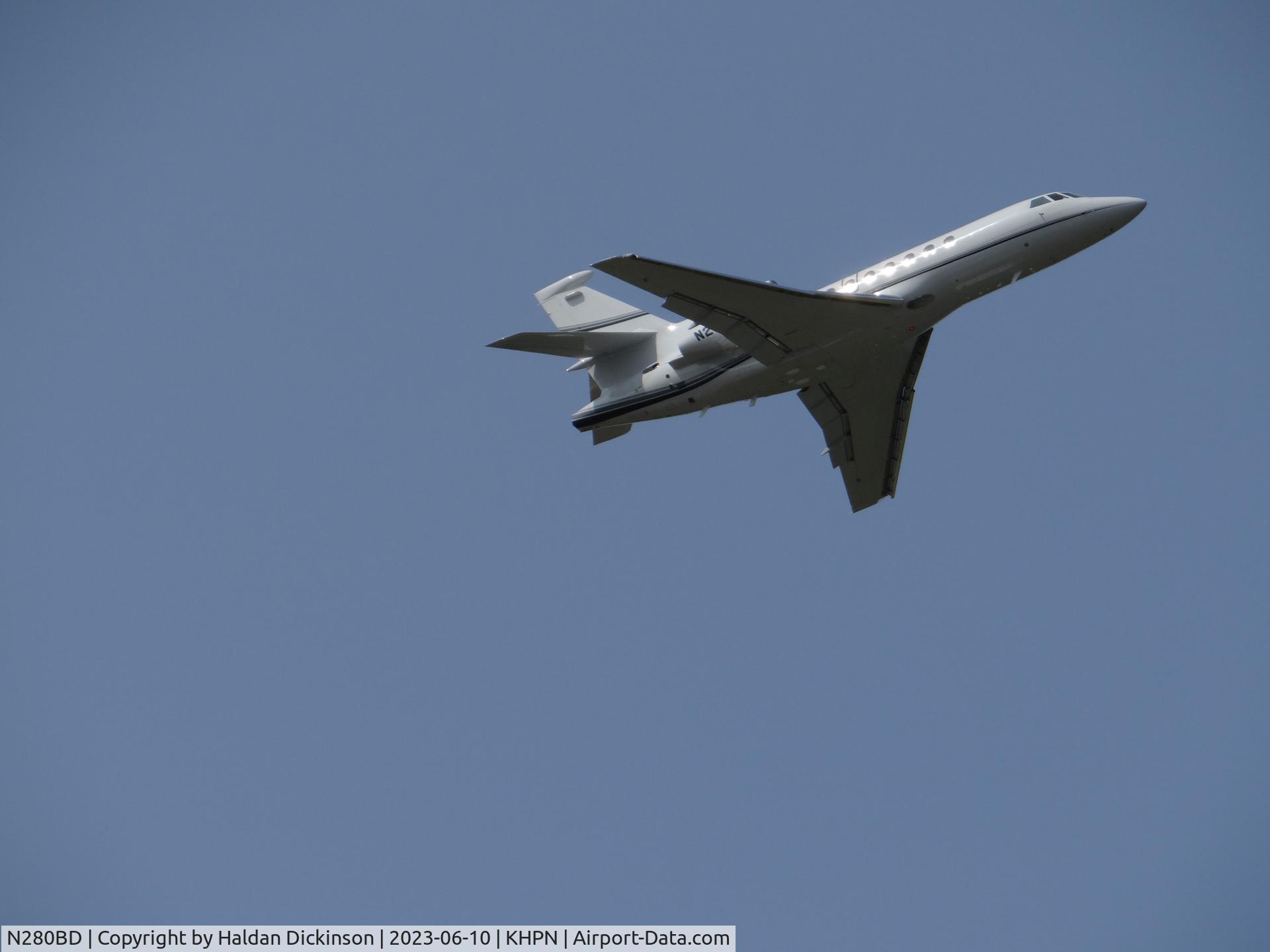 N280BD, 2003 Dassault Falcon 50 C/N 332, 2003 Dassault Mystere Falcon 50
Takeoff
