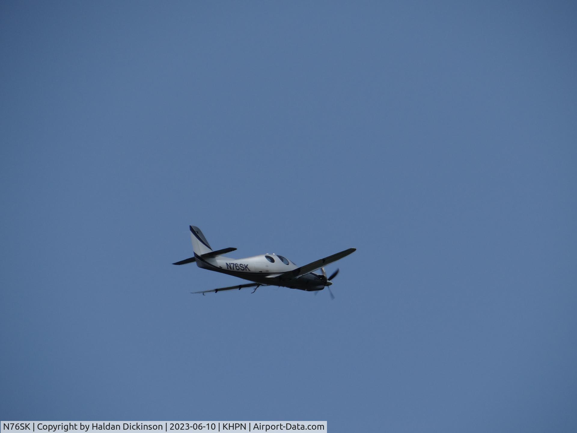 N76SK, 2011 Lancair Evolution C/N EVO-003, Lancair Evolution
Takeoff