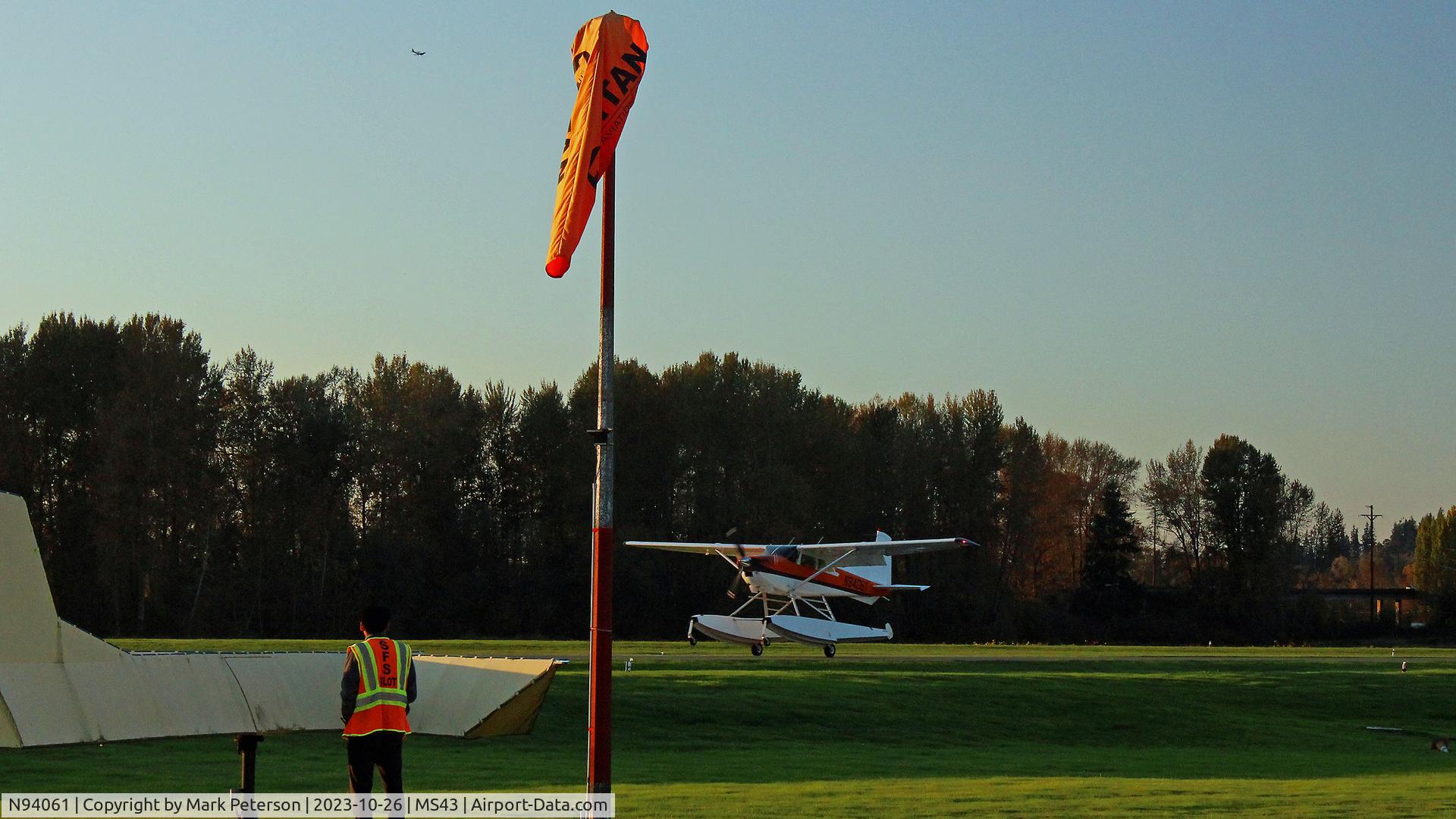 N94061, 1977 Cessna A185F Skywagon 185 C/N 18503276, Landing at Harvey Field on floats