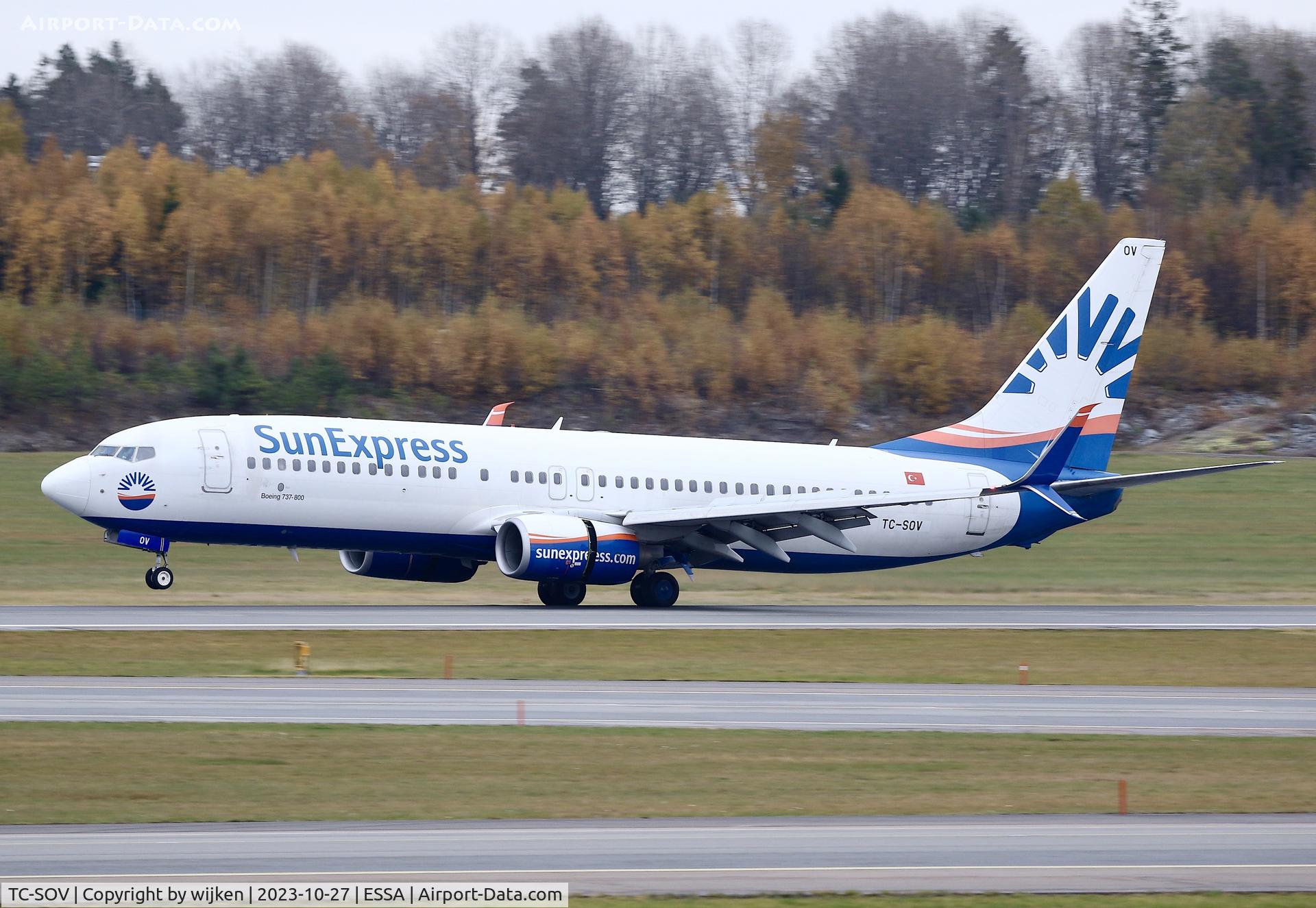 TC-SOV, 2010 Boeing 737-8HC C/N 40776, RWY 01R