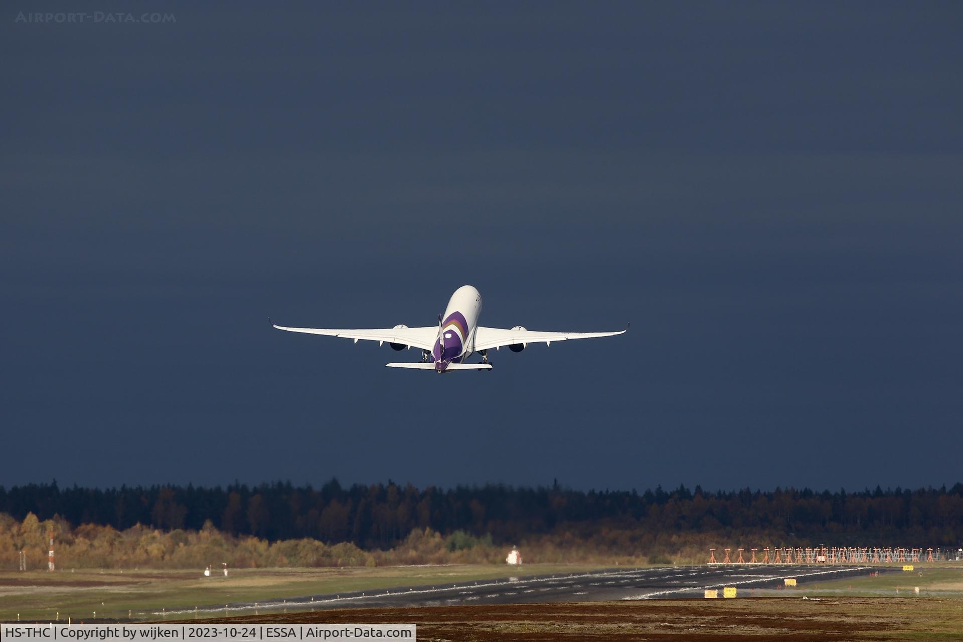 HS-THC, 2016 Airbus A350-941 C/N 050, RWY 01L