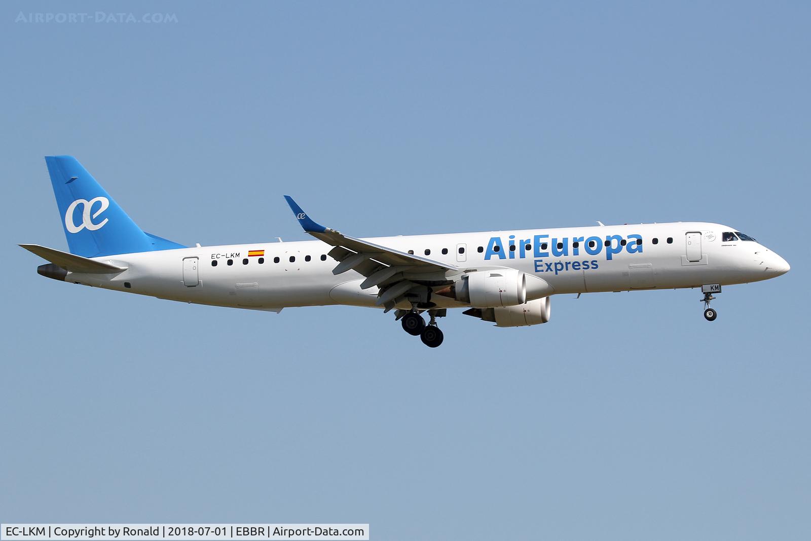 EC-LKM, 2011 Embraer 195LR (ERJ-190-200LR) C/N 19000425, at bru