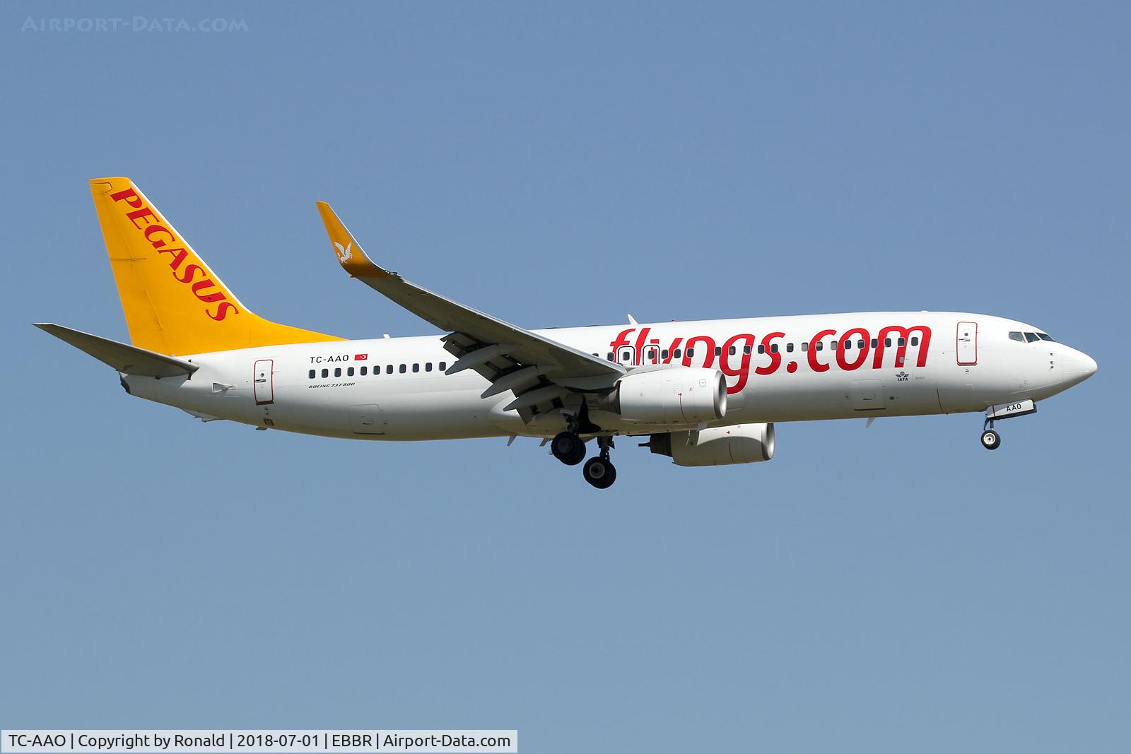 TC-AAO, 2000 Boeing 737-86N C/N 28619, at bru