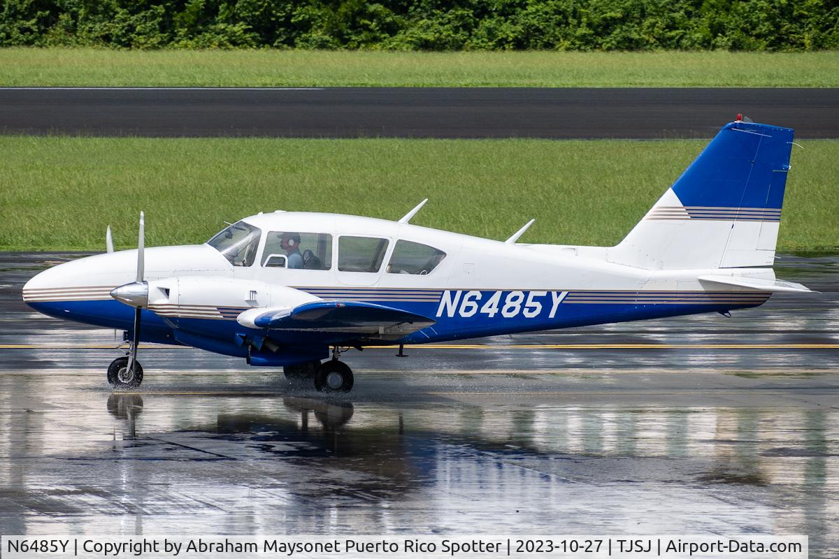 N6485Y, 1967 Piper PA-23-250 C/N 27-3782, Taxing for Departure
