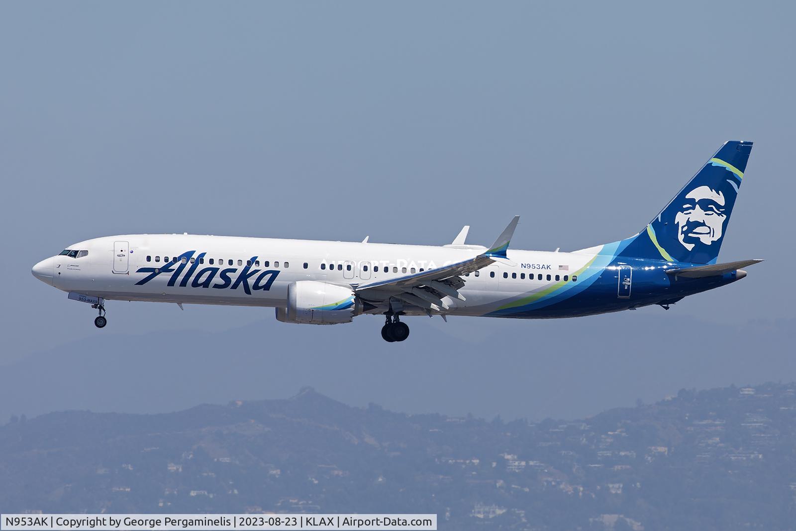 N953AK, Boeing 737-9 MAX C/N 44103, Final runway 24R.
