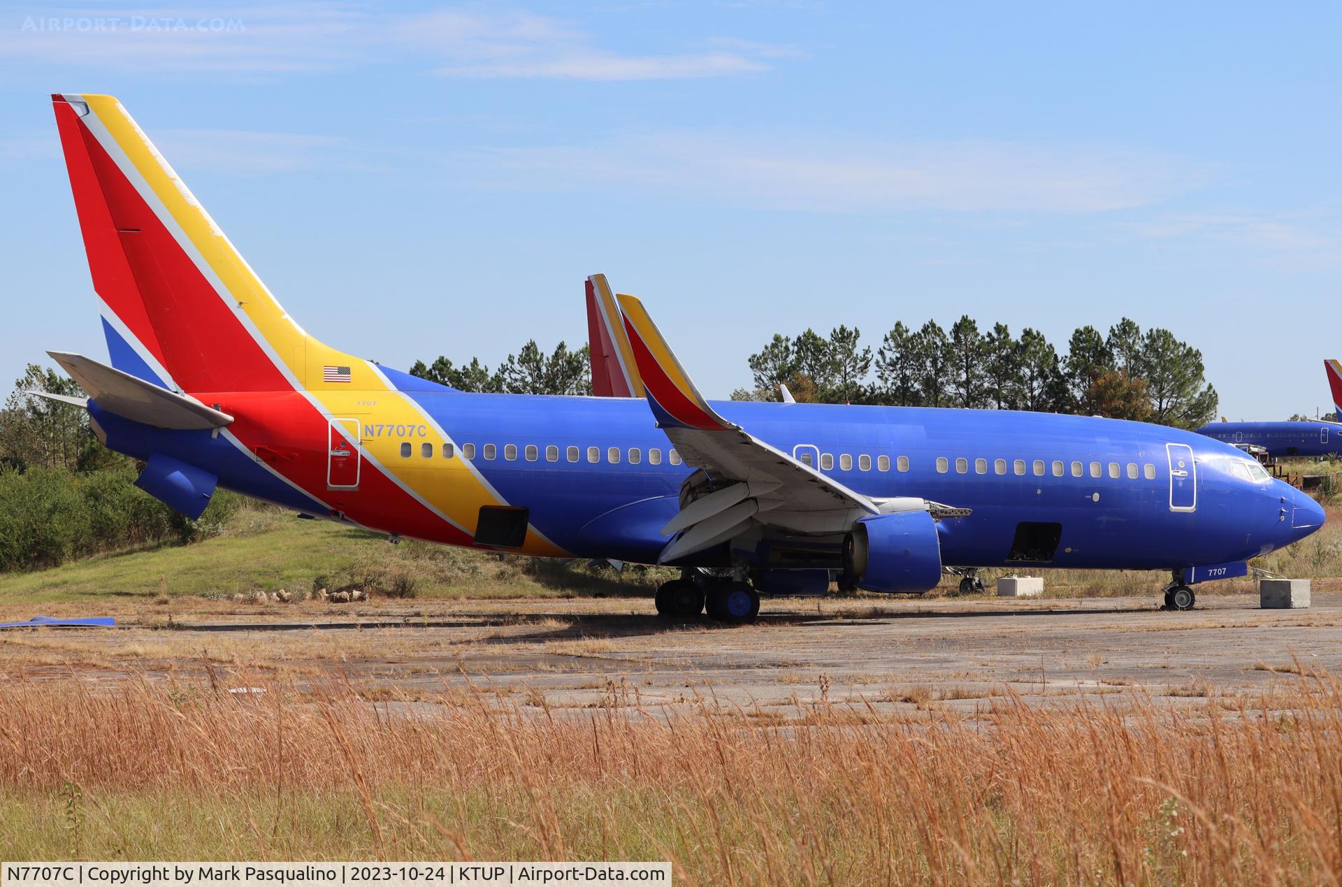 N7707C, 2004 Boeing 737-76N C/N 32667, Boeing 737-76N