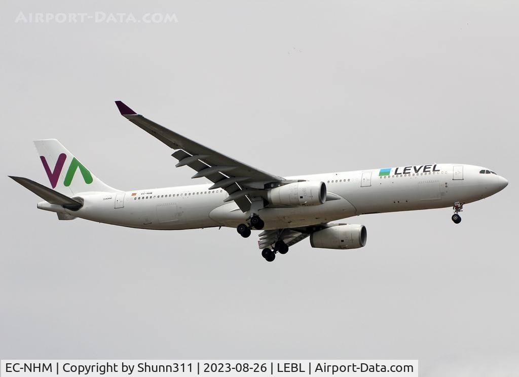 EC-NHM, 2008 Airbus A330-343E C/N 935, Landing rwy 06L... Wamos c/s with Level titles only on right side...