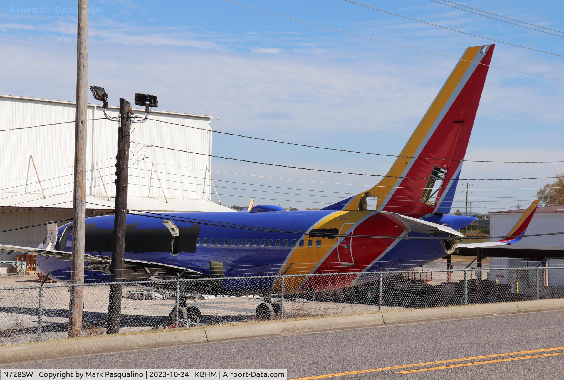 N728SW, 1999 Boeing 737-7H4 C/N 27860, Boeing 737-7H4