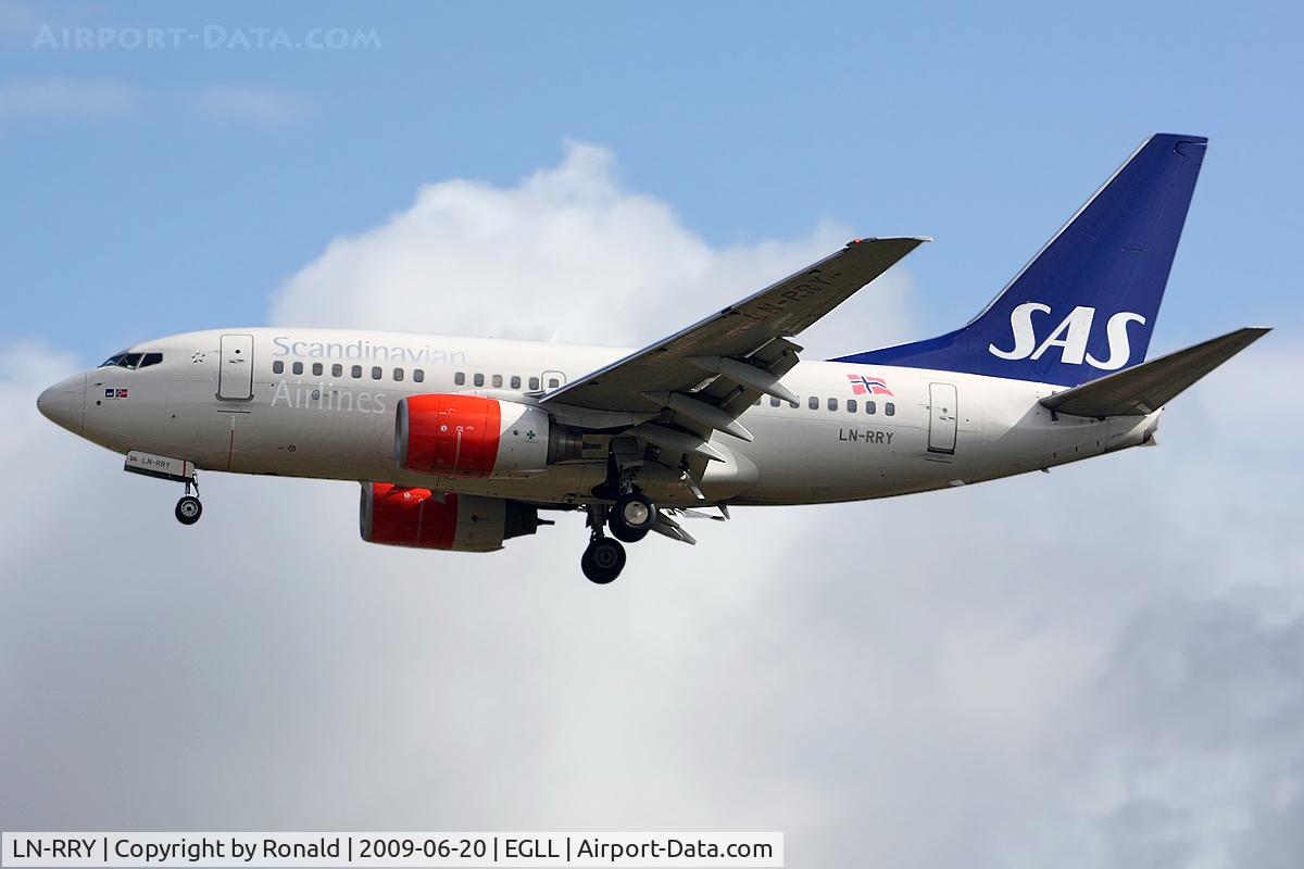 LN-RRY, 1998 Boeing 737-683 C/N 28297, at lhr