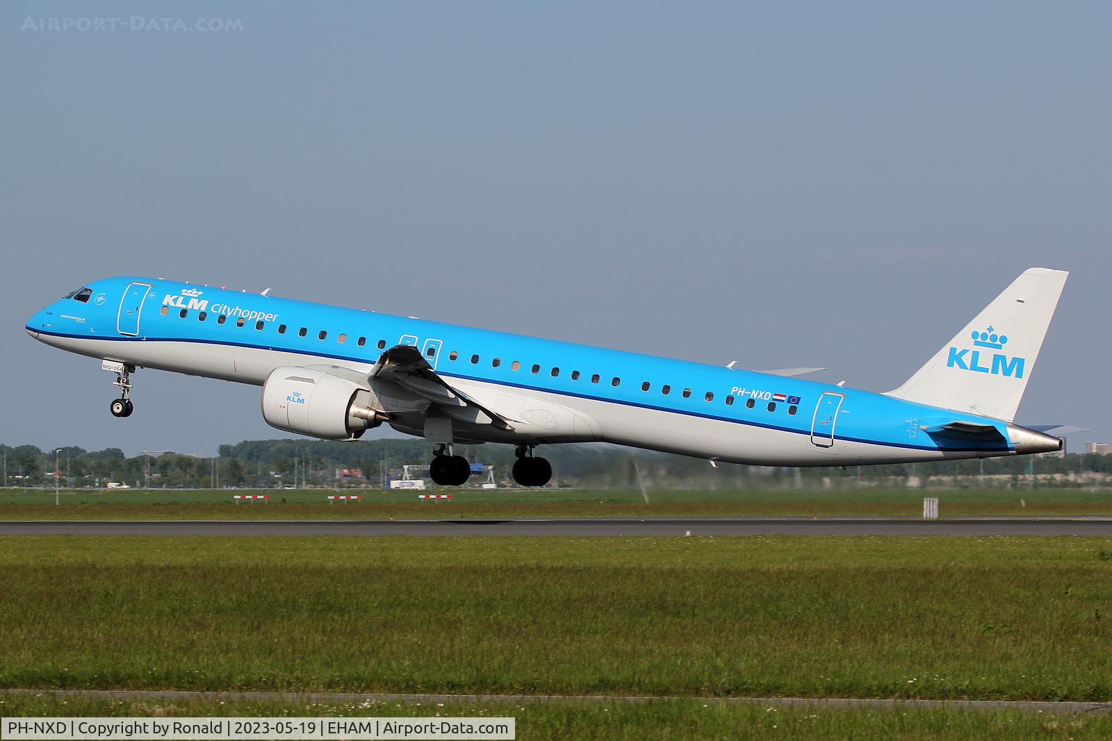 PH-NXD, 2021 Embraer E195-E2 (ERJ-190-400STD) C/N 19020054, at spl