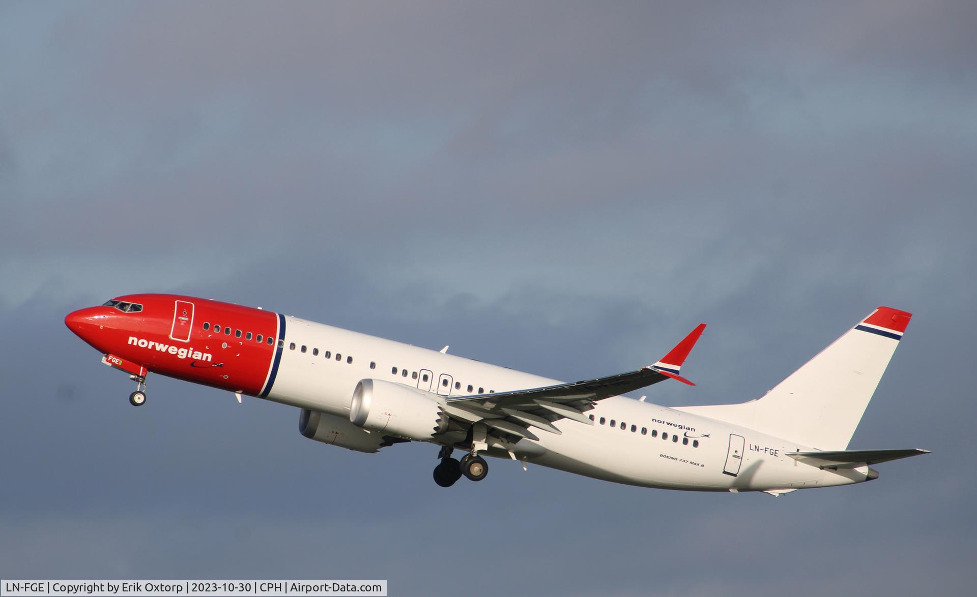 LN-FGE, 2021 Boeing 737-8 MAX C/N 63560, LN-FGE taking off rw 22R