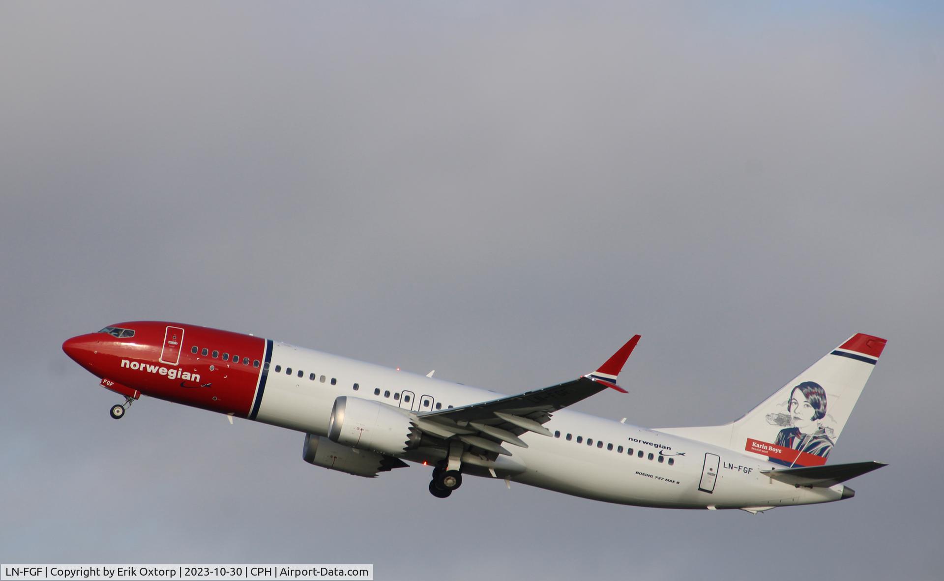LN-FGF, 2022 Boeing 737-8 MAX C/N 43324, LN-FGF taking off rw 22R