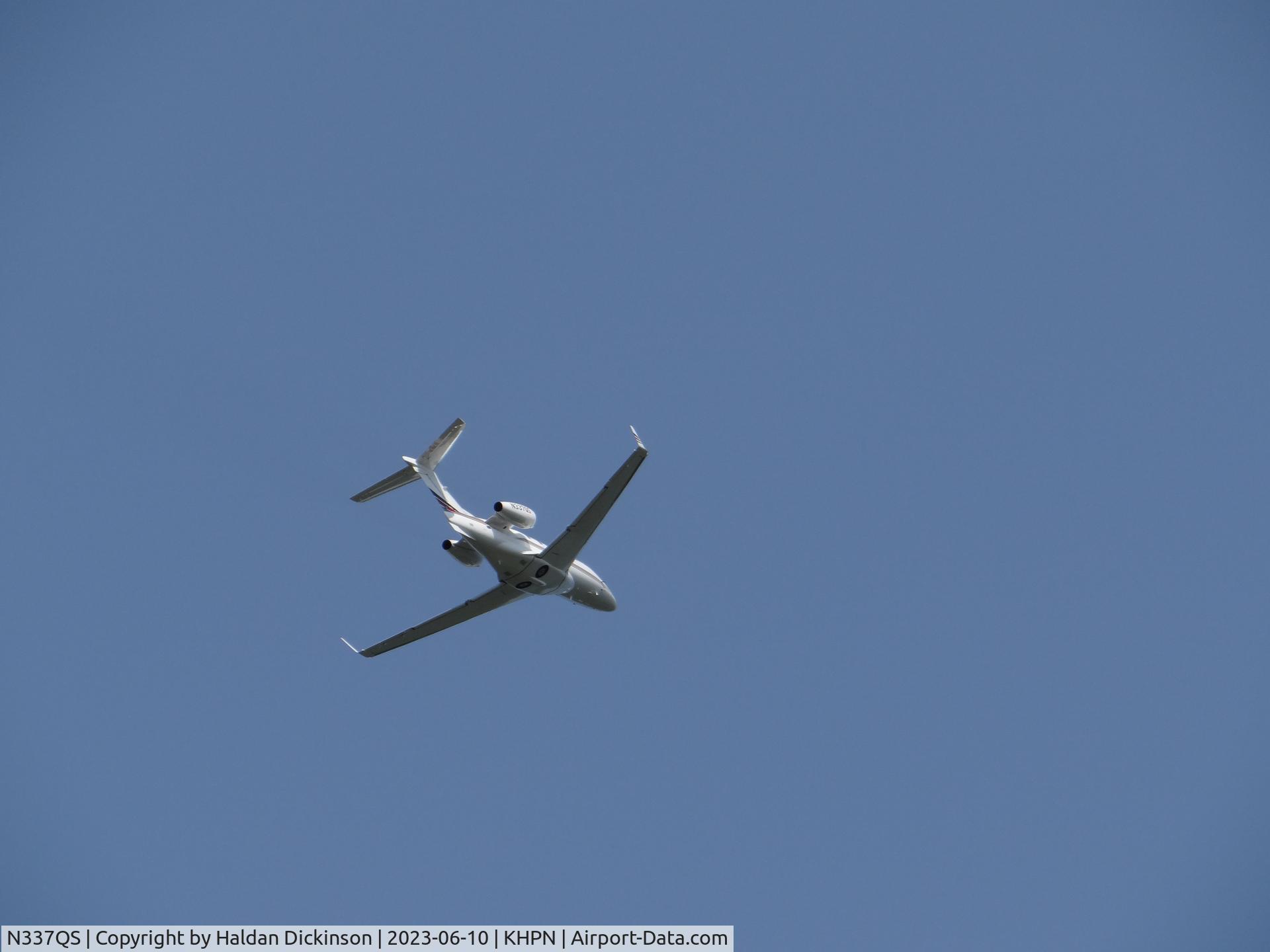 N337QS, 2014 Embraer EMB-505 Phenom 300 C/N 50500202, 2014 Embraer EMB-505 Phenom 300
Takeoff