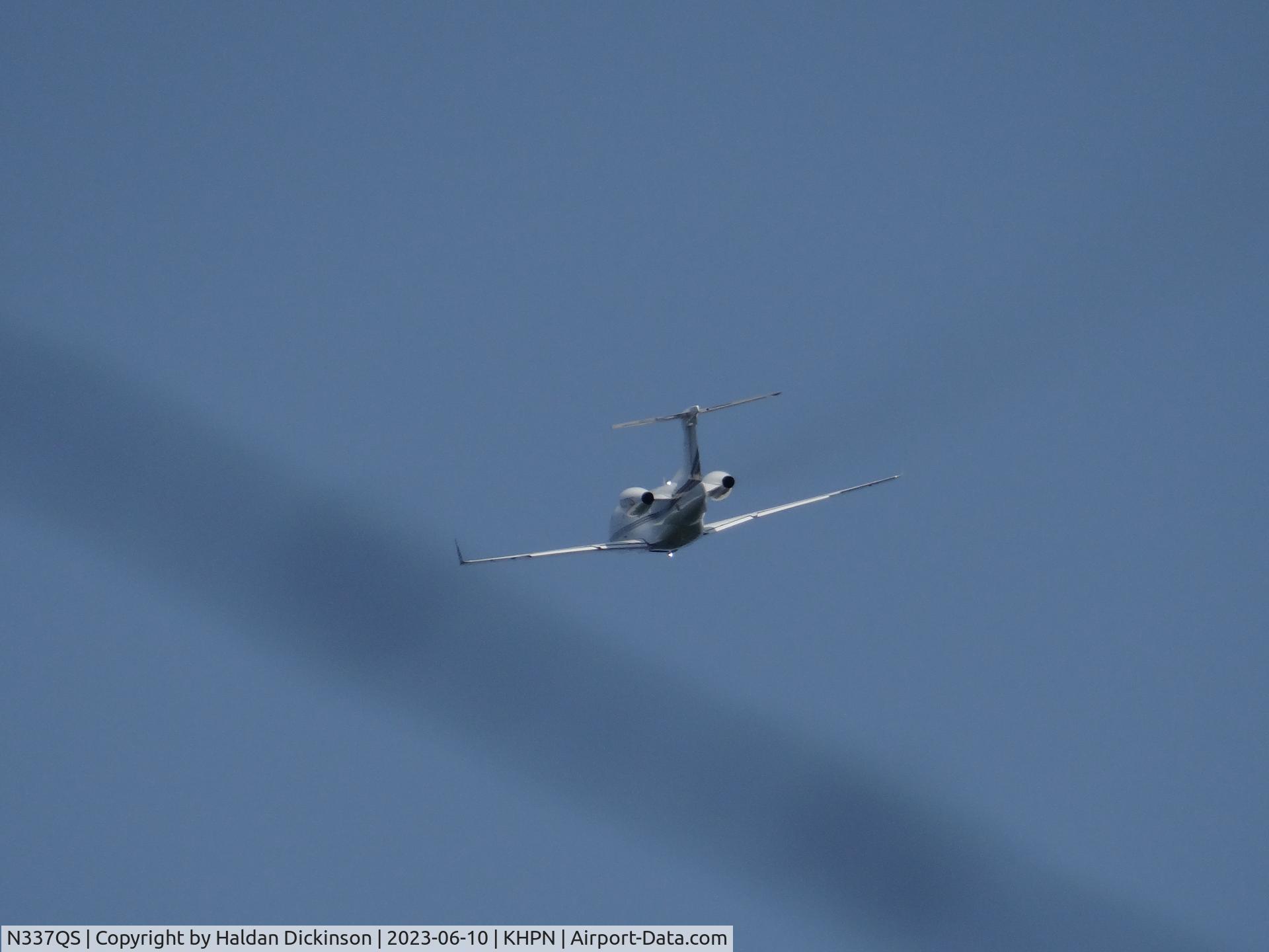 N337QS, 2014 Embraer EMB-505 Phenom 300 C/N 50500202, 2014 Embraer EMB-505 Phenom 300
Takeoff
