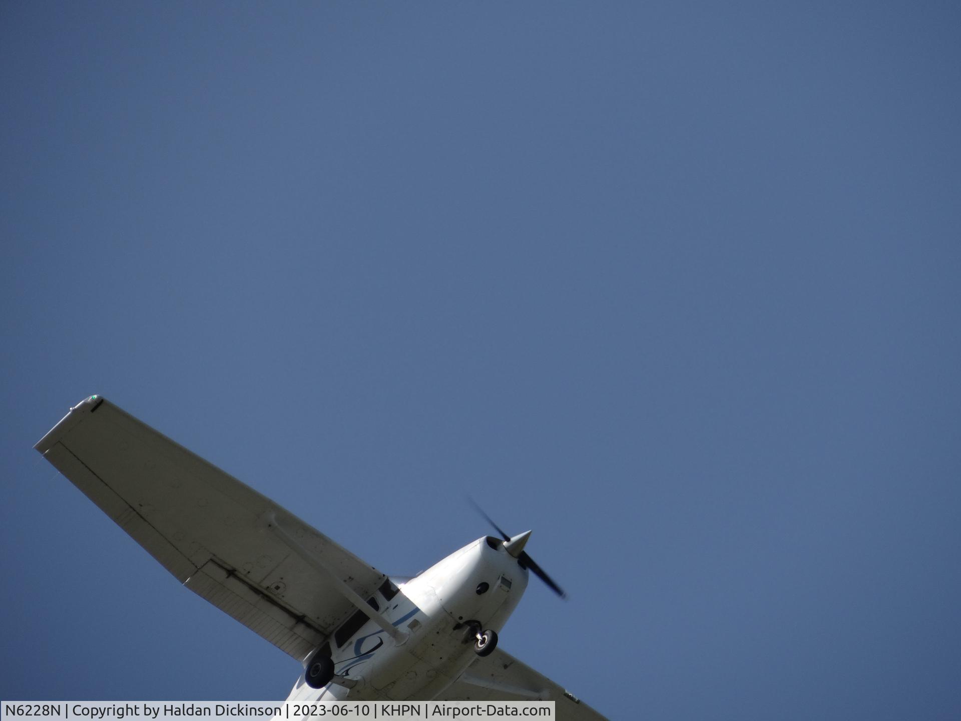 N6228N, 2008 Cessna 172S C/N 172S10695, 2008 Cessna 172S
Takeoff
Horrible photo ;( Sorry