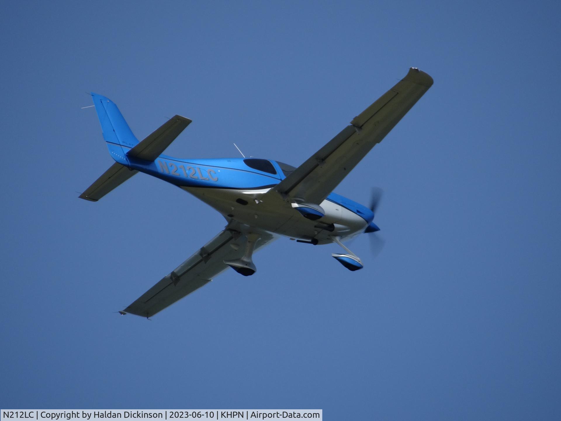 N212LC, 2016 Cirrus SR20 C/N 2323, 2016 Cirrus Design Corp SR20
Takeoff
