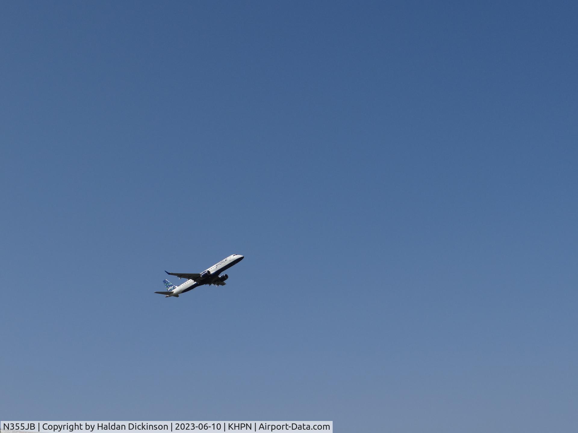 N355JB, 2013 Embraer 190AR (ERJ-190-100IGW) C/N 19000617, 2013 Embraer ERJ-190-100IGW
Takeoff