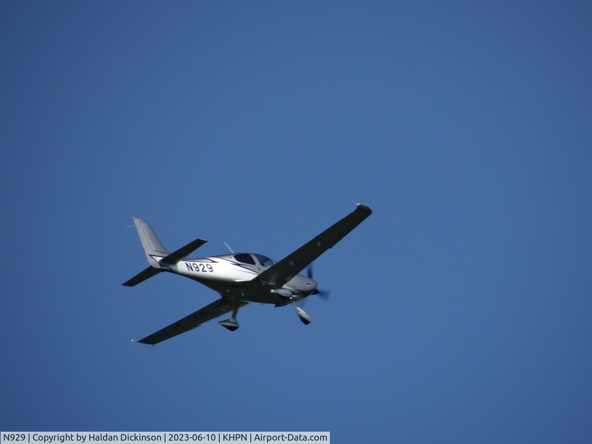N929, 2022 Cirrus SR22 C/N 8706, 2022 Cirrus Design Corp SR22
Takeoff