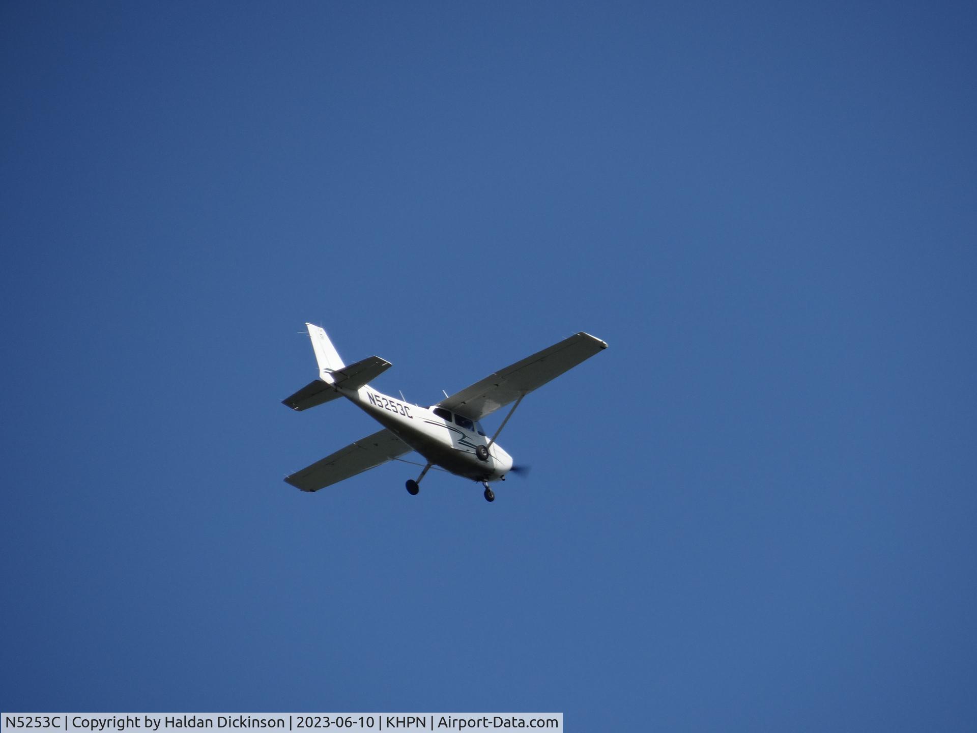 N5253C, 2002 Cessna 172S Skyhawk C/N 172S9162, 2002 Cessna 172S
Takeoff