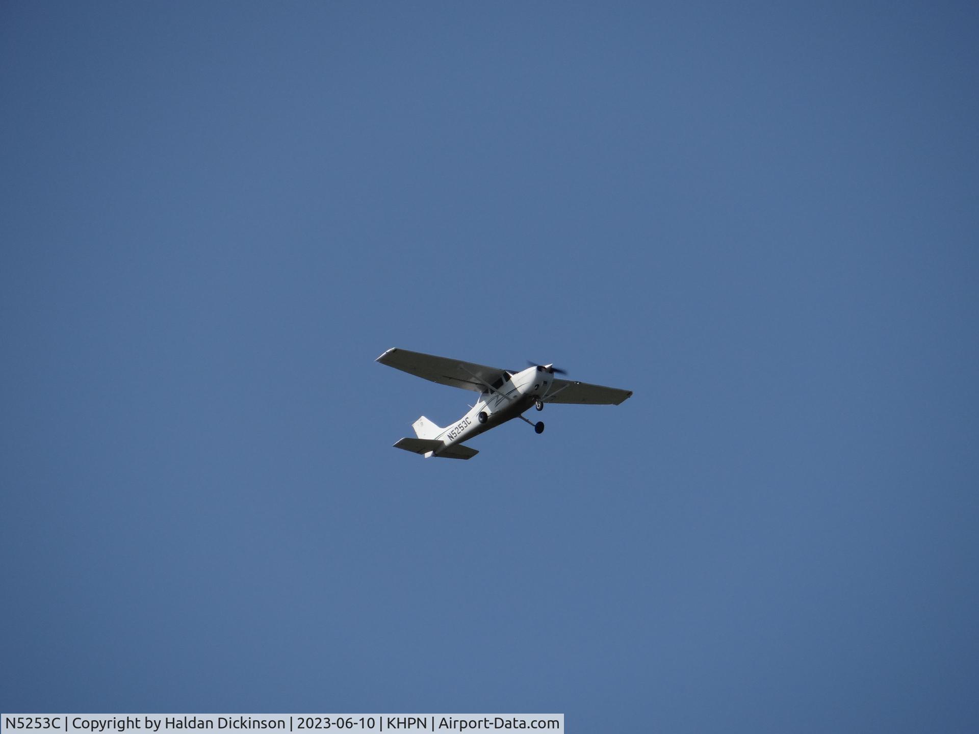 N5253C, 2002 Cessna 172S Skyhawk C/N 172S9162, 2002 Cessna 172S
Takeoff
