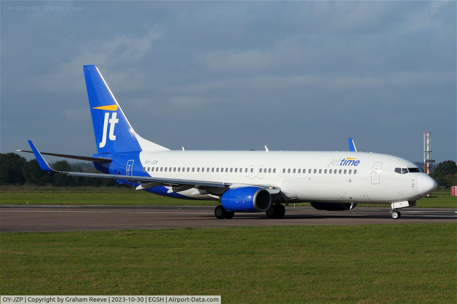 OY-JZP, 2011 Boeing 737-8U3 C/N 38071, Departing from Norwich.