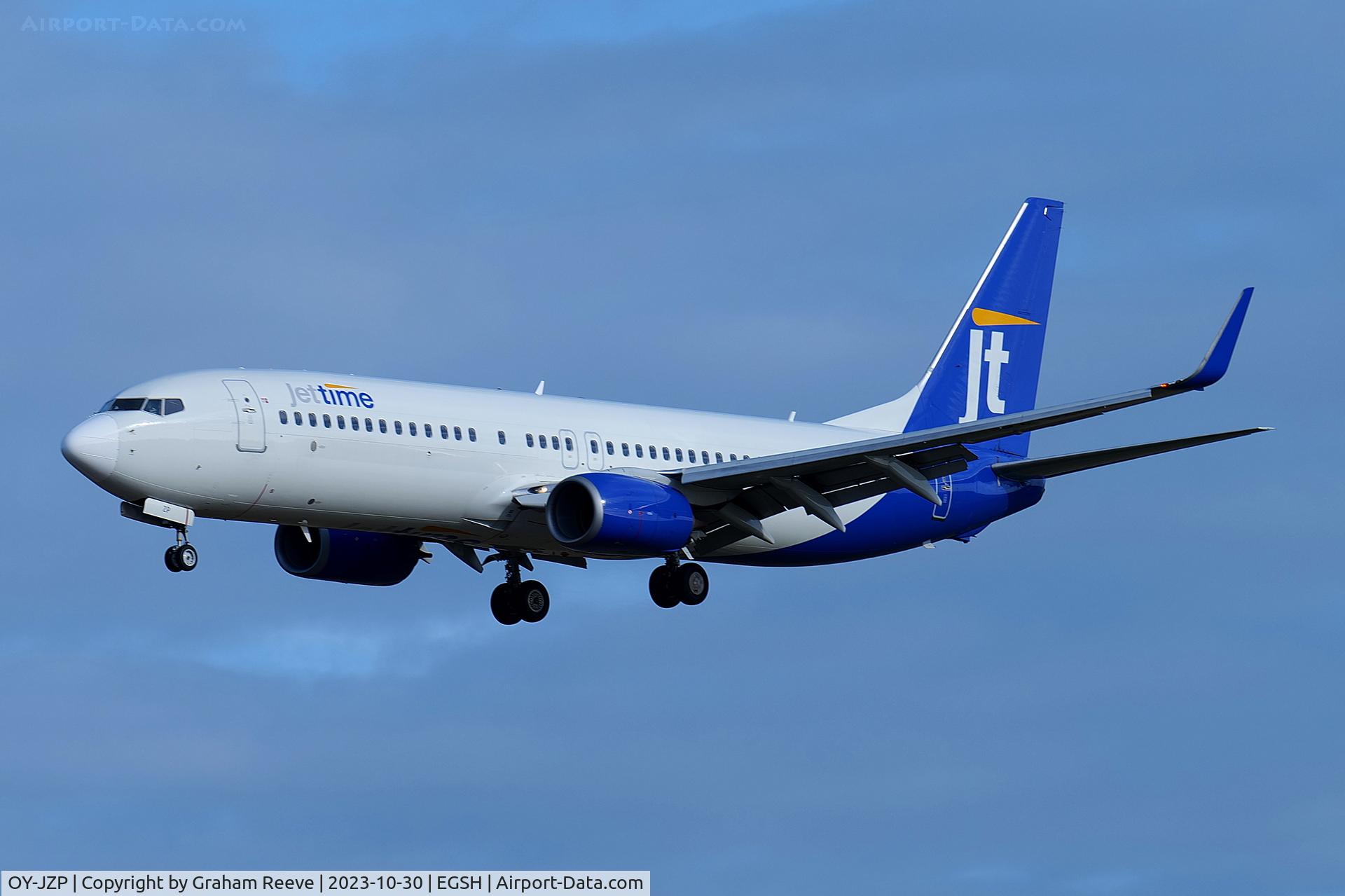 OY-JZP, 2011 Boeing 737-8U3 C/N 38071, On approach to Norwich.