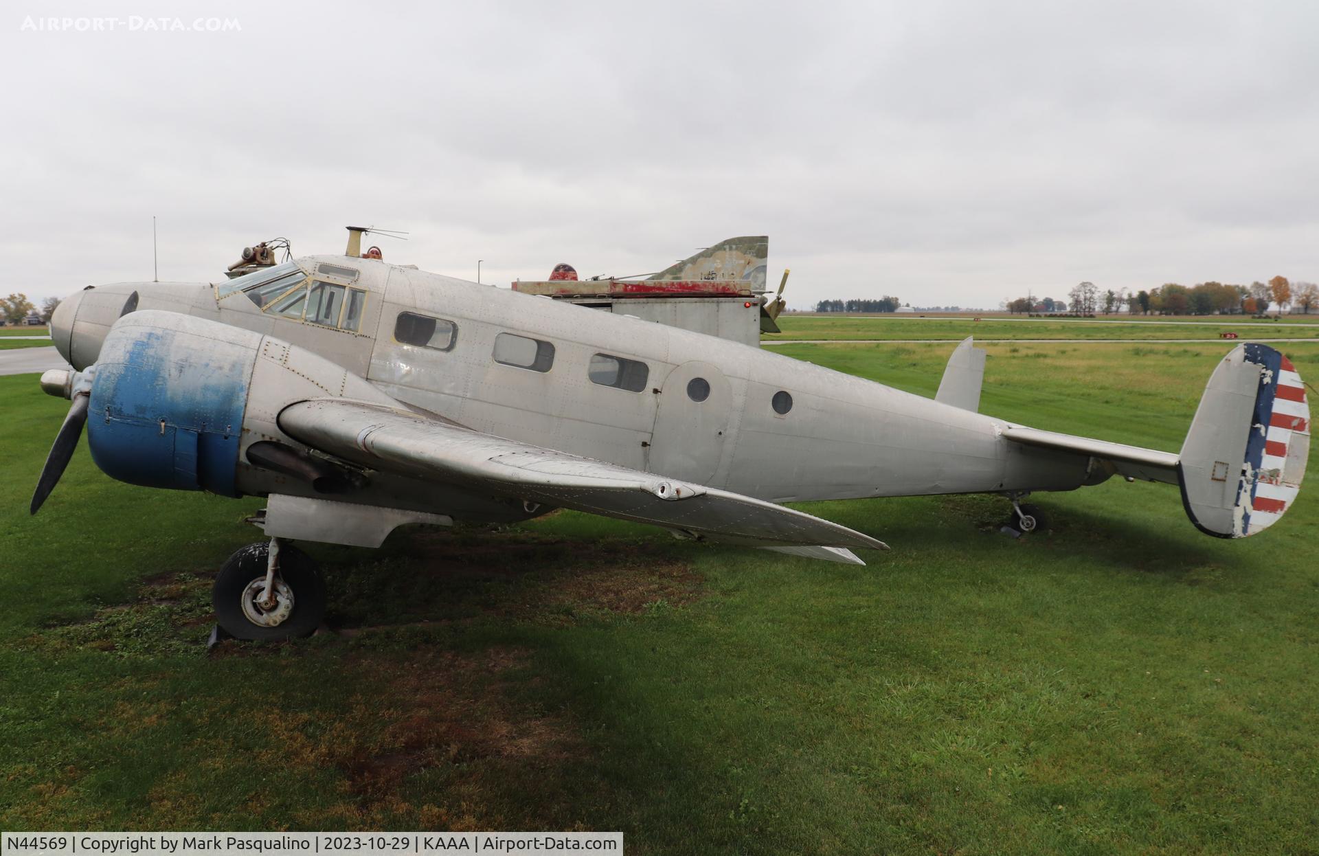 N44569, 1944 Beech C18S C/N 7044, Beech UC-45F