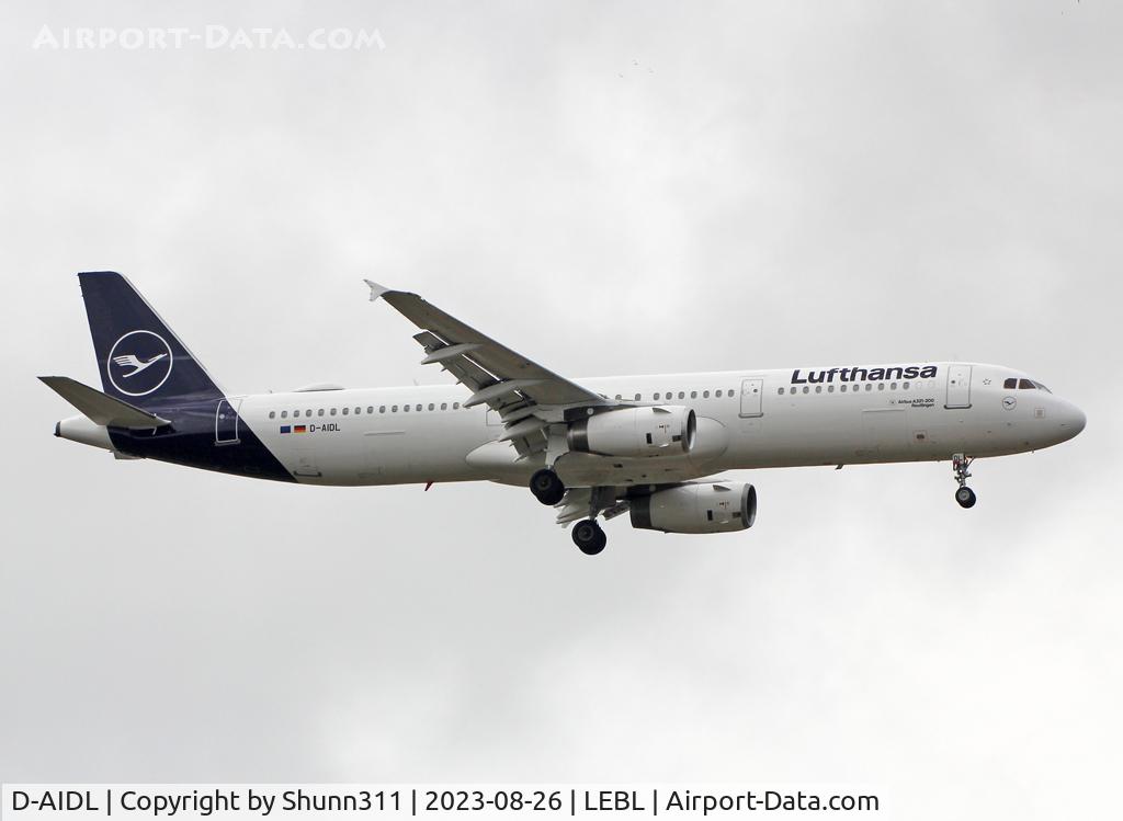 D-AIDL, 2011 Airbus A321-231 C/N 4881, Landing rwy 06L in new c/s