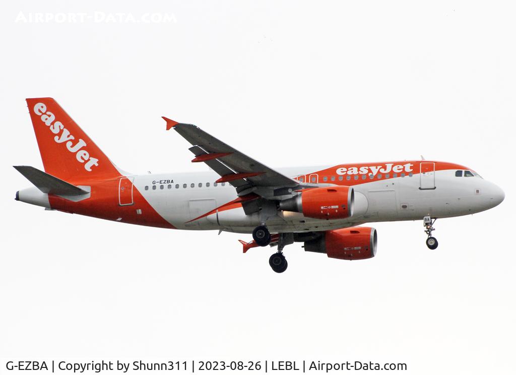 G-EZBA, 2006 Airbus A319-111 C/N 2860, Landing rwy 06L in new c/s