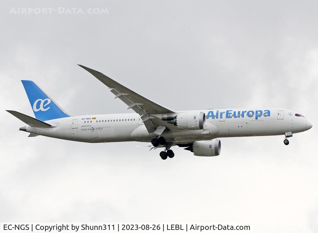 EC-NGS, 2020 Boeing 787-9 Dreamliner C/N 65090, Landing rwy 06L