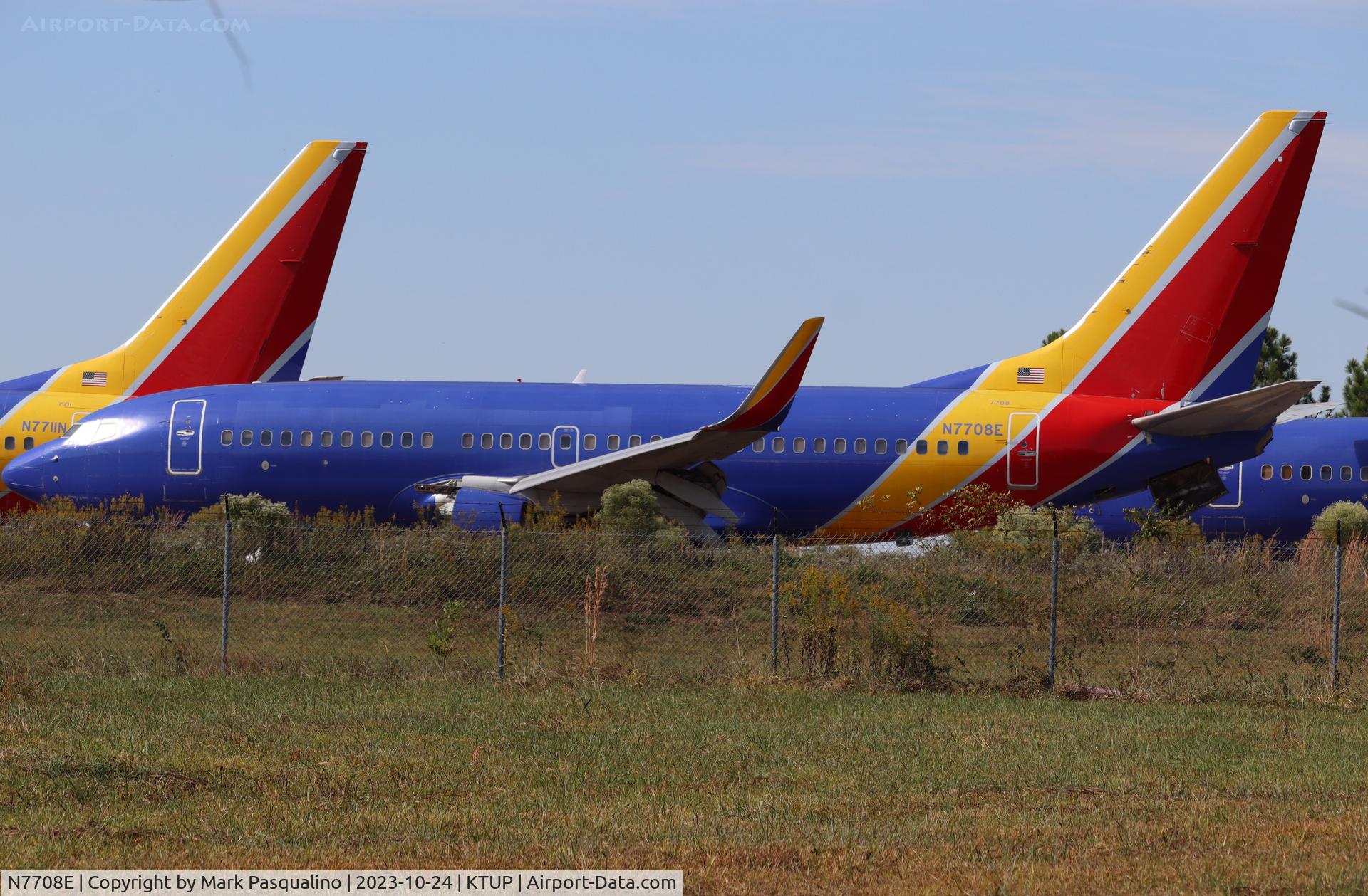 N7708E, 2004 Boeing 737-76N C/N 32652, Boeing 737-76N