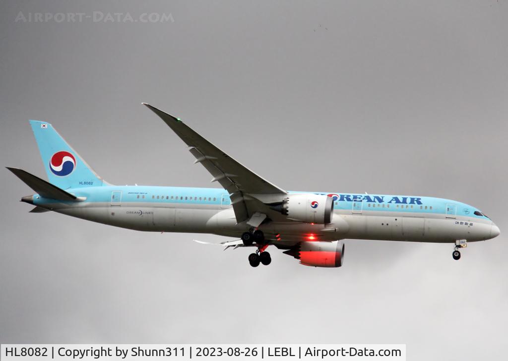 HL8082, 2017 Boeing 787-9 Dreamliner C/N 34811, Landing rwy 06L... patch removed...