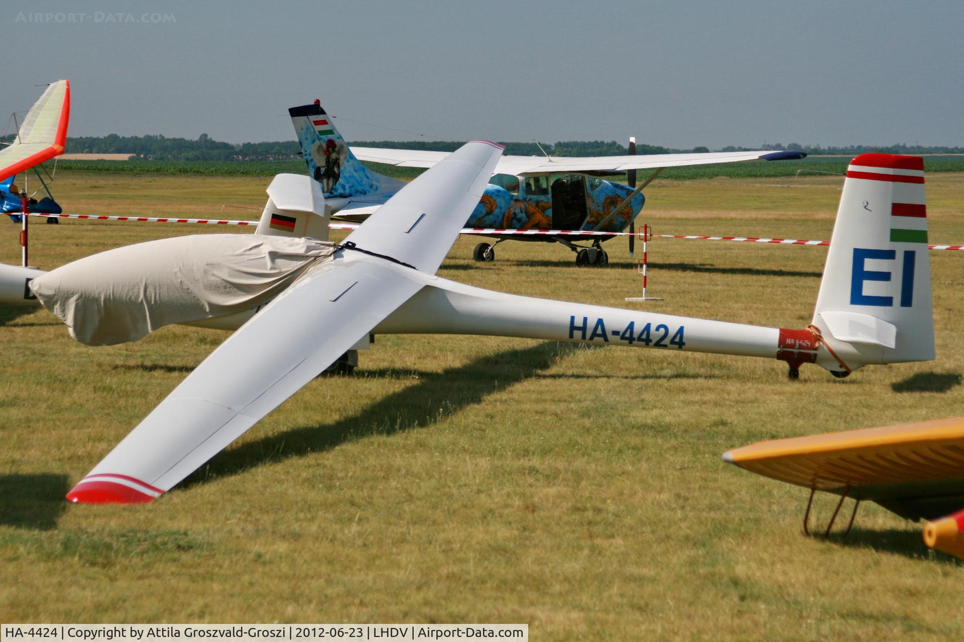 HA-4424, 1981 PZL-Bielsko SZD-42-2 Jantar 2B C/N B-1130, LHDV - Dunaújváros-Kisapostag Airport, Hungary AIRSHOW 2012