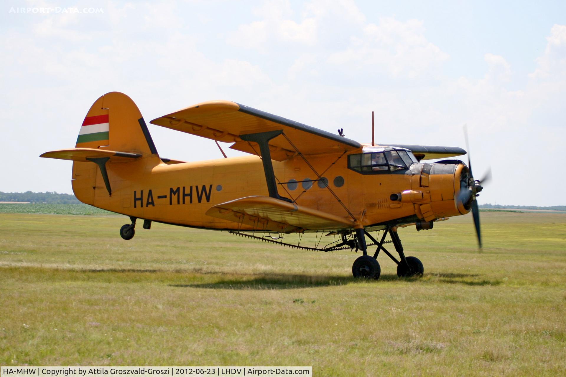 HA-MHW, 1974 PZL-Mielec AN-2R C/N 1G158-60, LHDV - Dunaújváros-Kisapostag Airport, Hungary AIRSHOW 2012