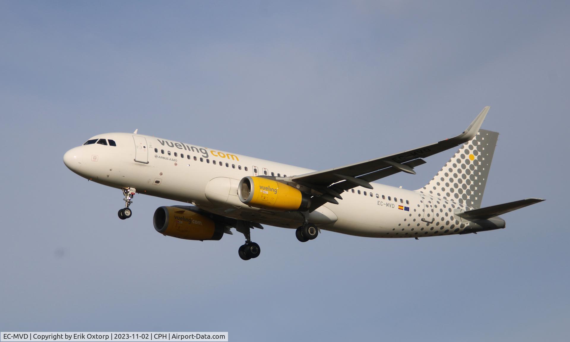 EC-MVD, 2018 Airbus A320-232 C/N 8111, EC-MVD landing rw 22L