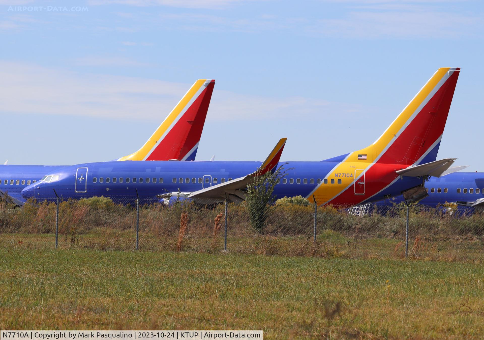 N7710A, 2005 Boeing 737-76N C/N 32656, Boeing 737-76N